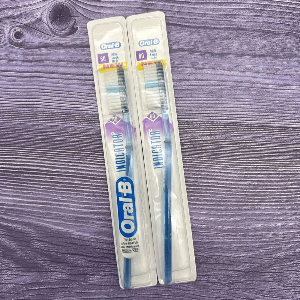 2 LOT Oral-B 60 Toothbrush Adult Large Full Head Indicator Bristles Medium/Soft